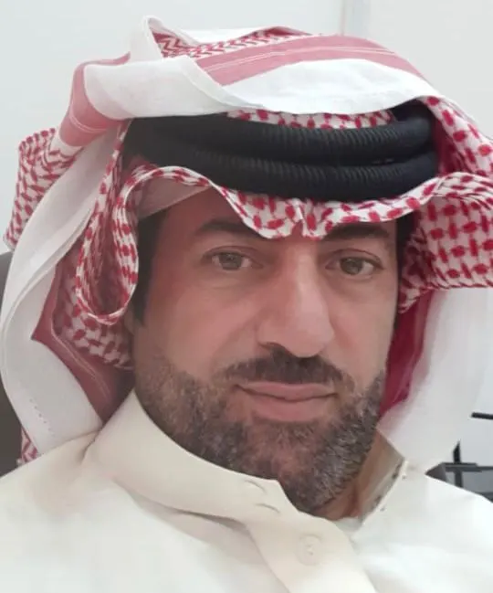 من العوامية.. نظير جهوده في مركز اللقاحات.. مستشفى الأمير محمد بن فهد يكرّم «حسين معيوف»