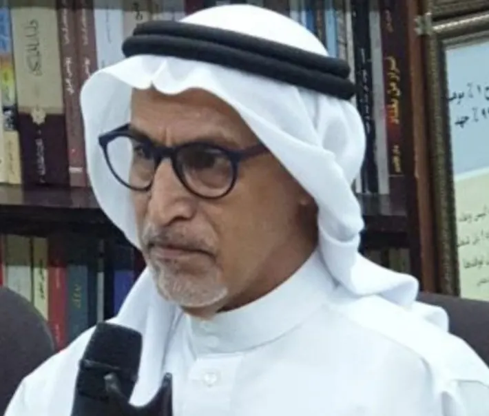 من سيهات.. عبدالله آل إبراهيم يصيغ مشاعر صاحبه في 40 نصًا بـ «شوق وأمل»