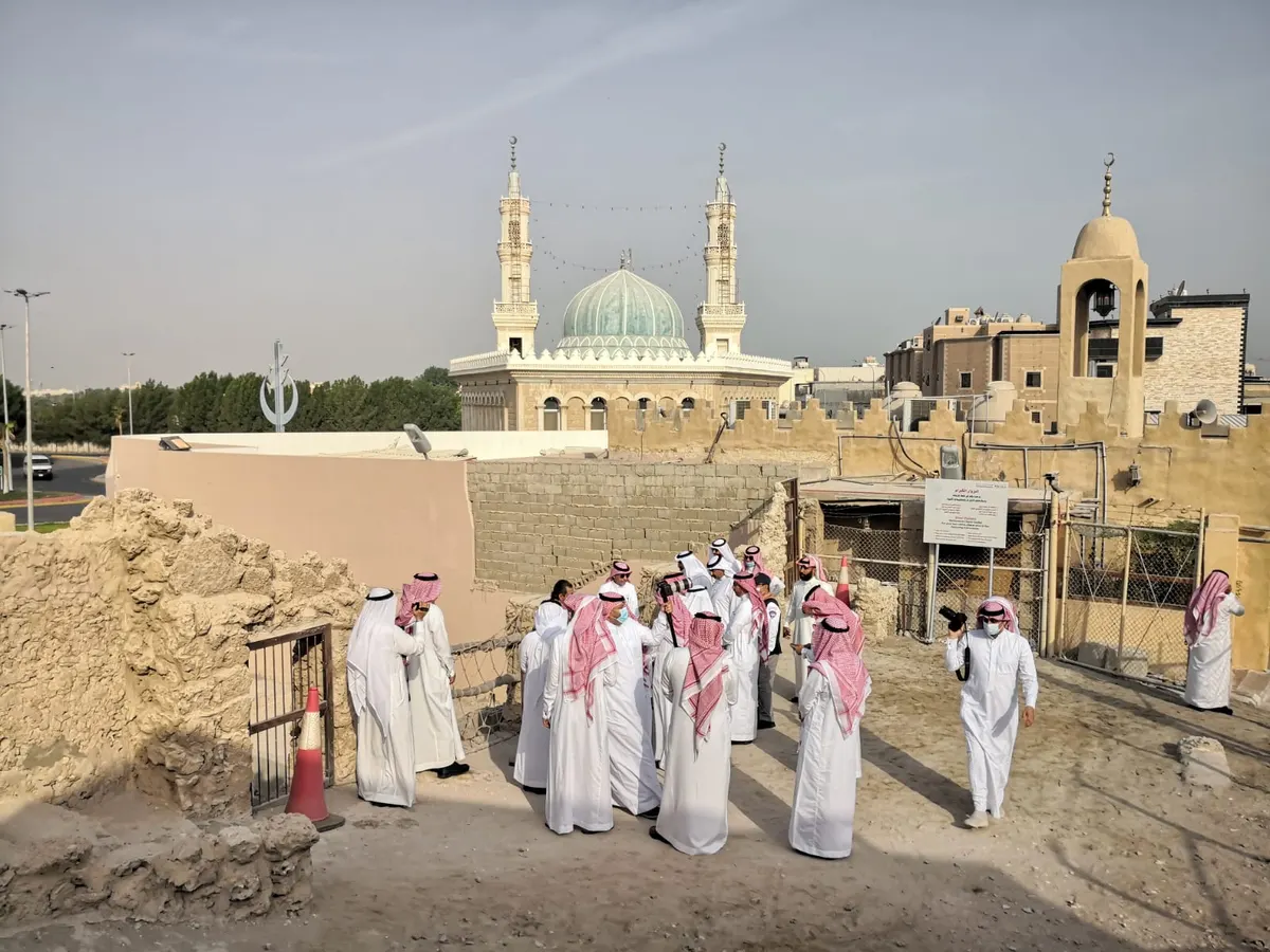 تعرفوا على تراث تاروت ودارين وتميز طلاب المحافظة.. وفد تعليم الباحة في جولة بـ القطيف