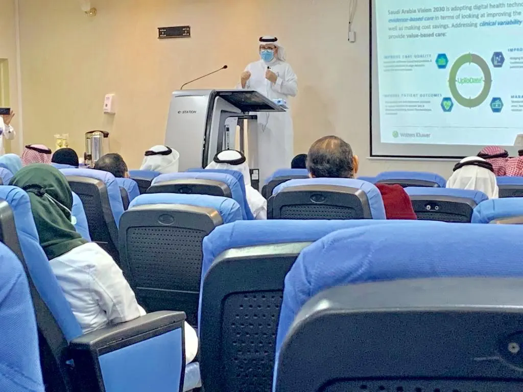 مركزي القطيف يدشن «UpToDate» أهم قواعد المعلومات الطبية على مستوى العالم.. ويوفرها مجانًا لجميع منسوبيه