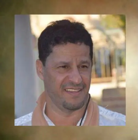 لجهوده في تفعيل الشراكة المجتمعية مع المدرسة.. إدارة ومنسوبات الثانوية الأولى بسنابس تكرّم «علي العبندي»