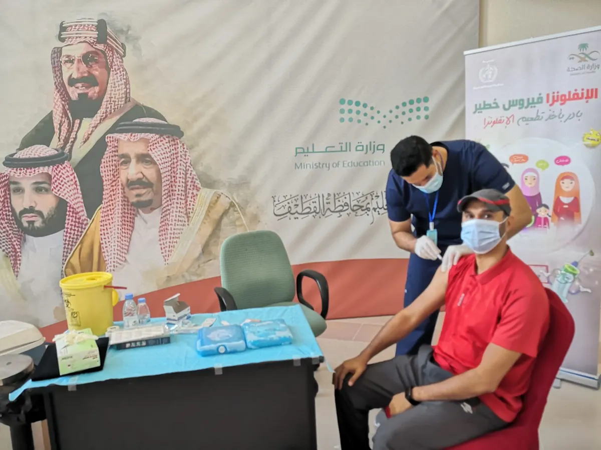 بهدف الوقاية والحفاظ على صحة منسوبيه.. تعليم القطيف ينظم حملة تطعيم ضد الإنفلونزا الموسمية