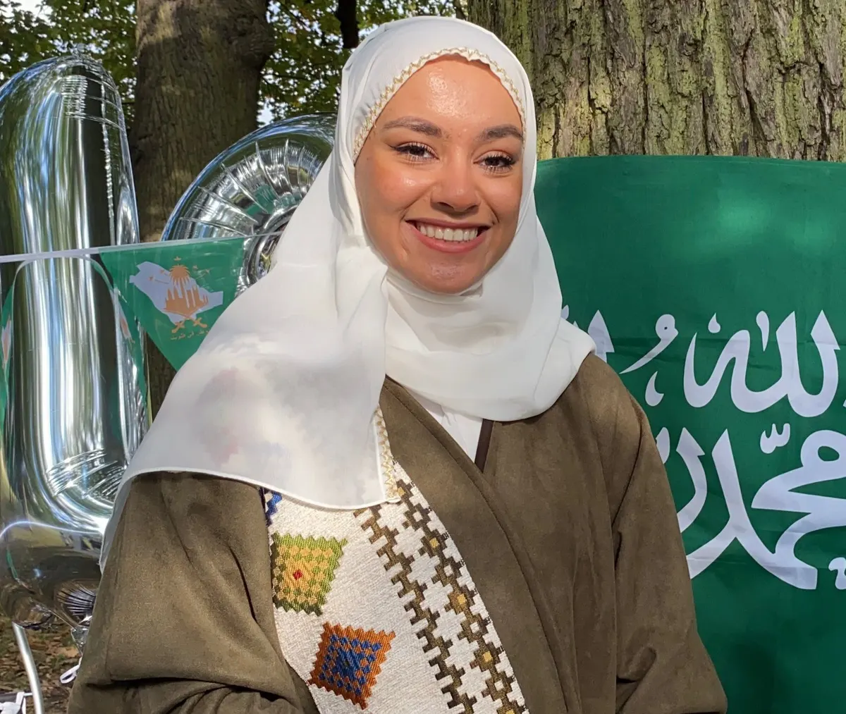 من سيهات.. بعد رحلة 12 ساعة إلى بريطانيا.. ضغط الأذن يدفع بشاير آل عباس إلى ابتكار سماعة.. و300 صوت تؤهلها للفوز في توتنجهام