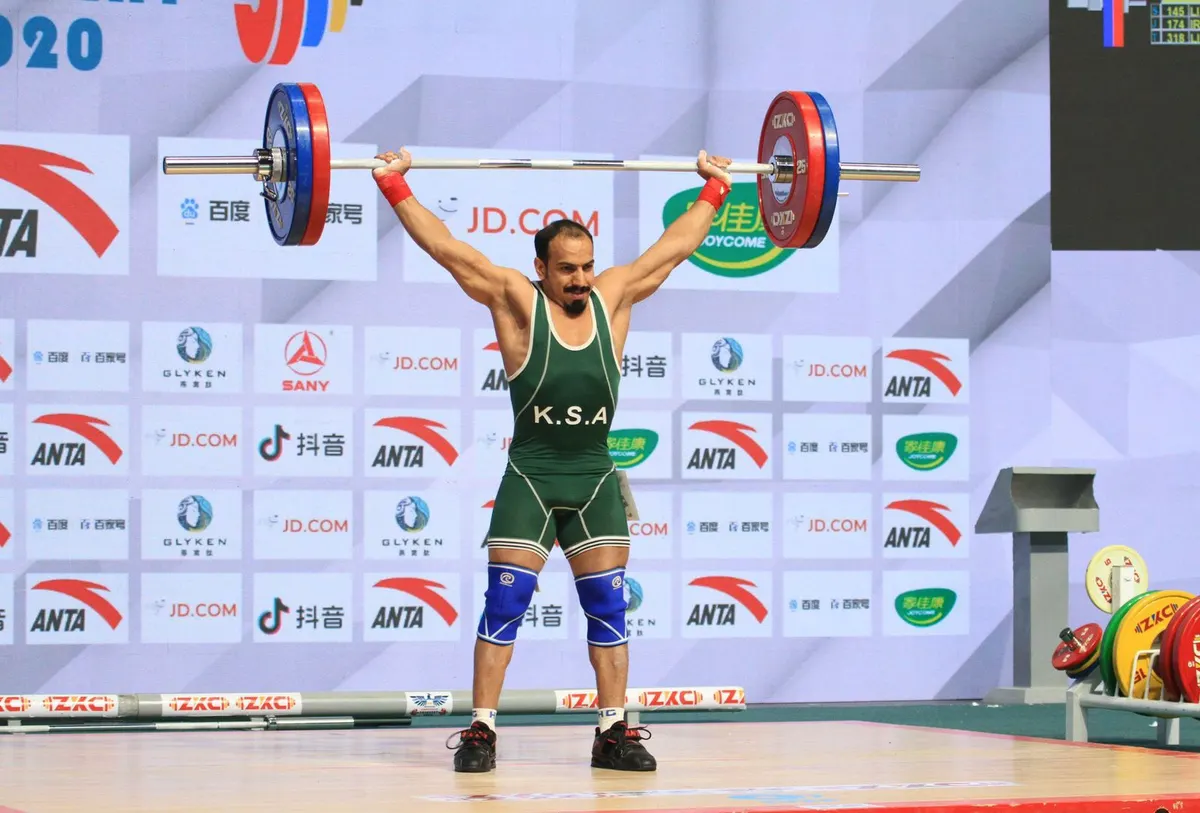 من شويكة القطيف.. العالمي منصور آل سليم ينتزع ذهبية الخطف في بطولة العالم للكبار لوزن 55
