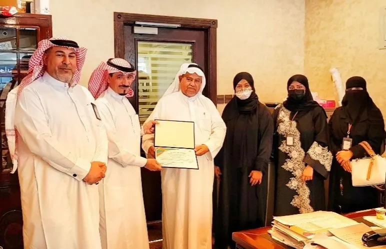 نظير دعمهم السخي وجهودهم وعطائهم في ترميم مرافق القسم النسوي.. ضمان القطيف يكرّم عددًا من الجهات