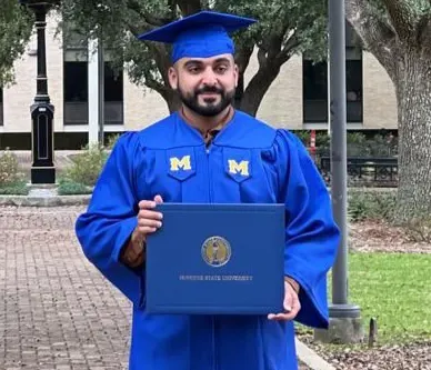 من القديح.. جامعة ما كنييس الأمريكية تمنح «علي مسقلب» بكالوريوس إدارة الأعمال