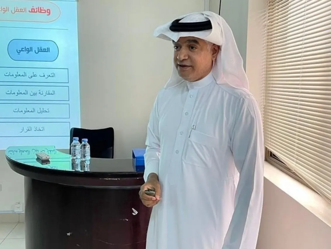 في القطيف.. آل شبيب يُعرف موظفي وموظفات المركز الشامل بمهارات التغيير الشخصي