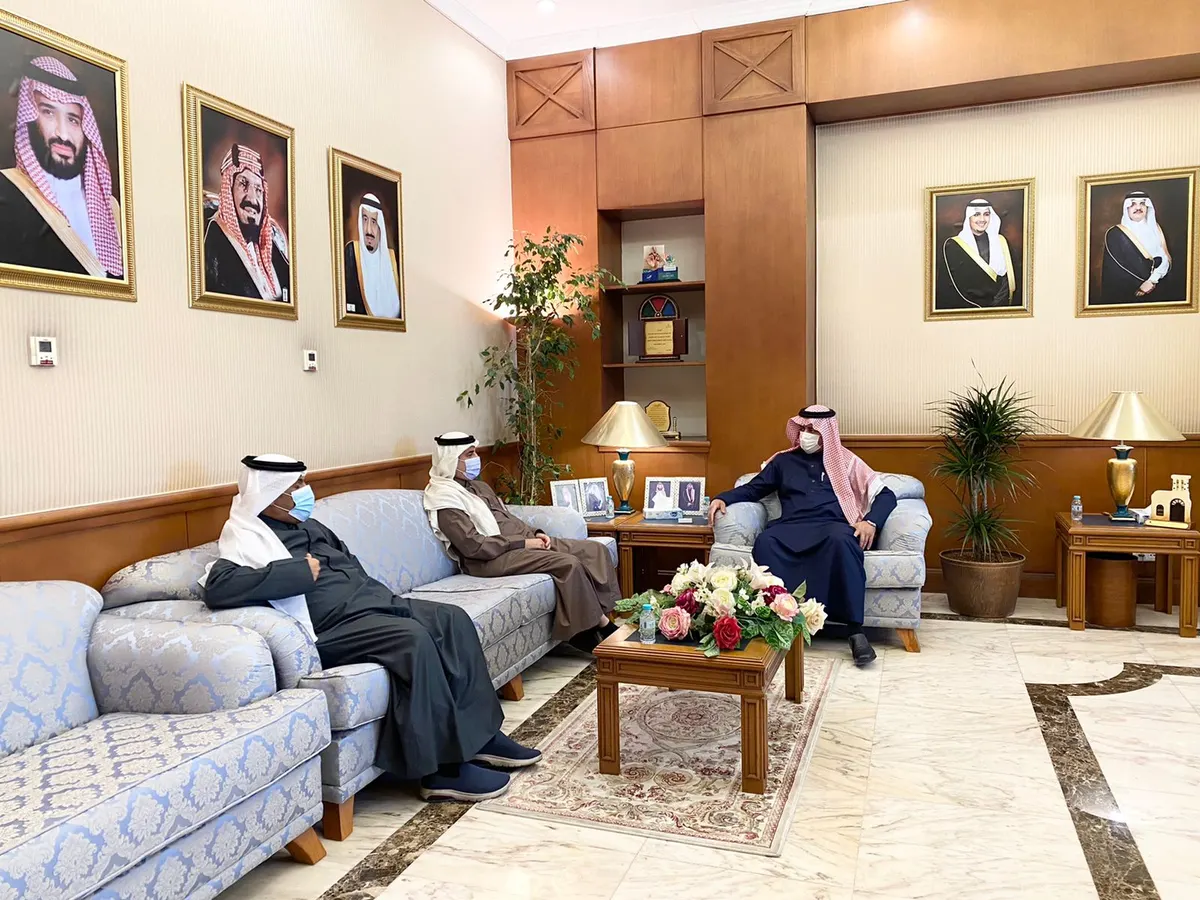 خلال استقباله لـ علي الزاهر بمناسبة تكليفه مديرًا للبريد.. محافظ القطيف يؤكد على أهمية الارتقاء بالخدمات المقدمة للمواطنين