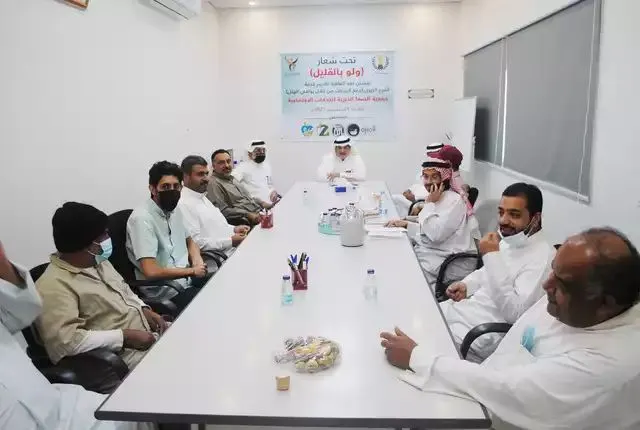 في صفوى.. لمساهمتهم في إنجاح الجمعية العمومية.. خيرية الصفا تكرم موظفيها