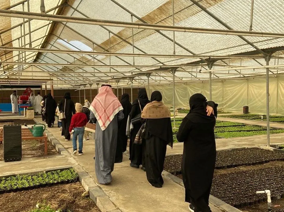 خيرية القطيف تُنمي الوعي البيئي لدى مستفيديها في زيارة لمشتل البلدية
