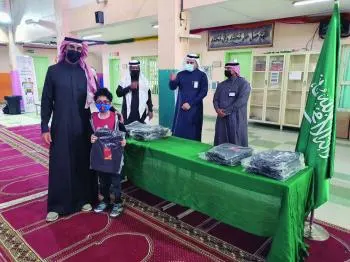 توزيع 55 حقيبة مدرسة على طلاب «التربية الخاصة» بصفوى