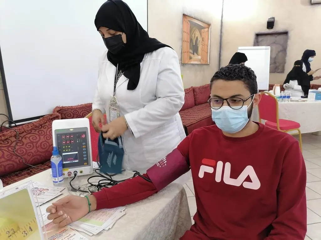 في التوبي.. زوار «اعرف رقمك» يلتفون حول أركانها.. استفادوا من الاستشارات الصحية وتحليل الكبد والكشف عن سرطان الثدي