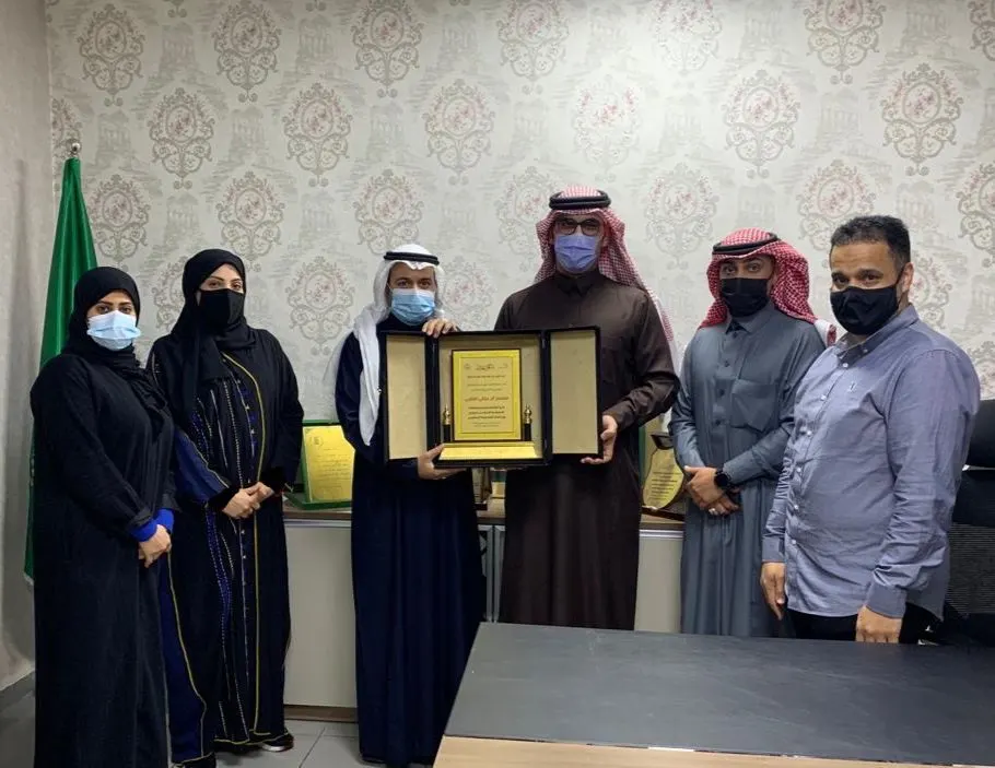 تقديرًا لمساهماته في دعم صحة الأيتام.. خيرية القطيف تُكرم «آل بطي الطبي»
