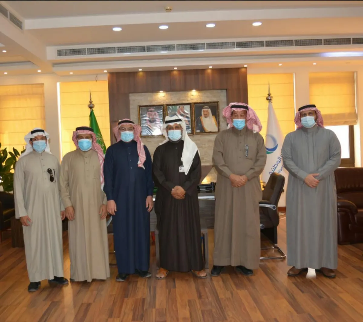 خلال زيارتهم لرئيس مياه الشرقية.. لجنة الخدمات بخيرية العوامية تتابع ضخ المياه المحلاة للبلدة