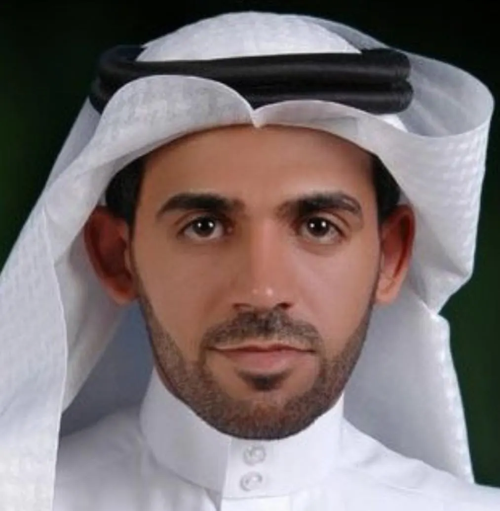 من القطيف.. نظير تعاونه وجهوده المميزة.. مدير تعليم القطيف يكرّم المعلم «آل عمير»
