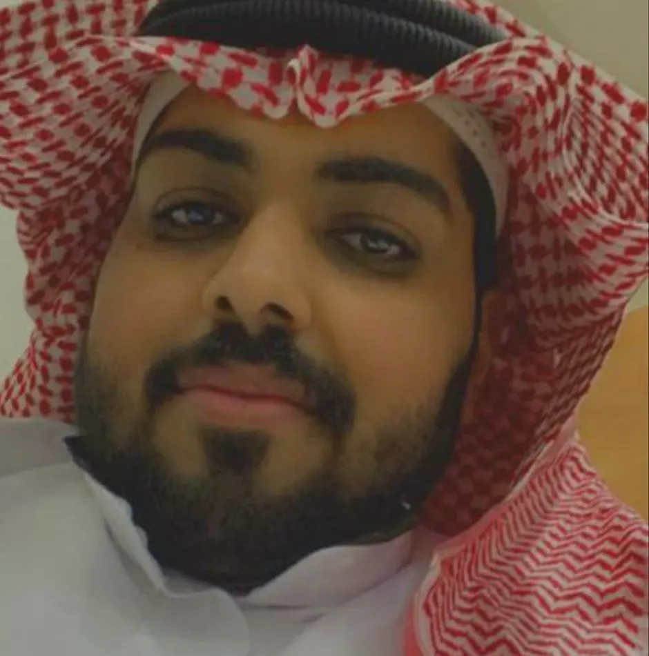من سنابس.. مع مرتبة الشرف الثانية.. تقنية القطيف تمنح «علي الدهان» الشهادة الجامعية المتوسطة بتخصص المحاسبة