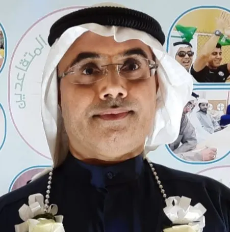 من تاروت.. ابتدائية الحسن بن علي تحتفي بـ المعلم «آل جمعان» بعد نحو 30 عامًا