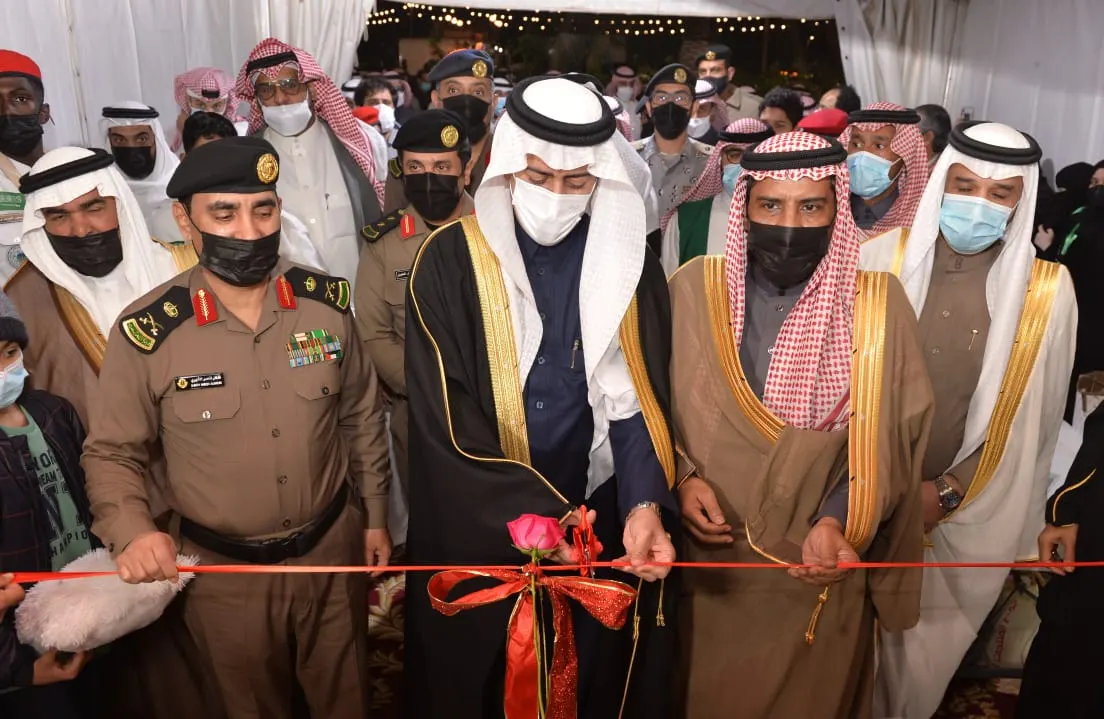 في مهرجان دشنه الخريف.. لأول مرة بالقطيف.. مزارعون يحولون الواجهة البحرية إلى لوحة فنية تلونها الفواكه والخضروات