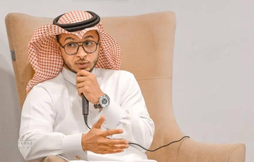 من تاروت.. جهاد آل عيد يُسطر أنثاه في رسائله إلى رفاقه... والصدفة تقوده إلى جمعها في «زبرجد»