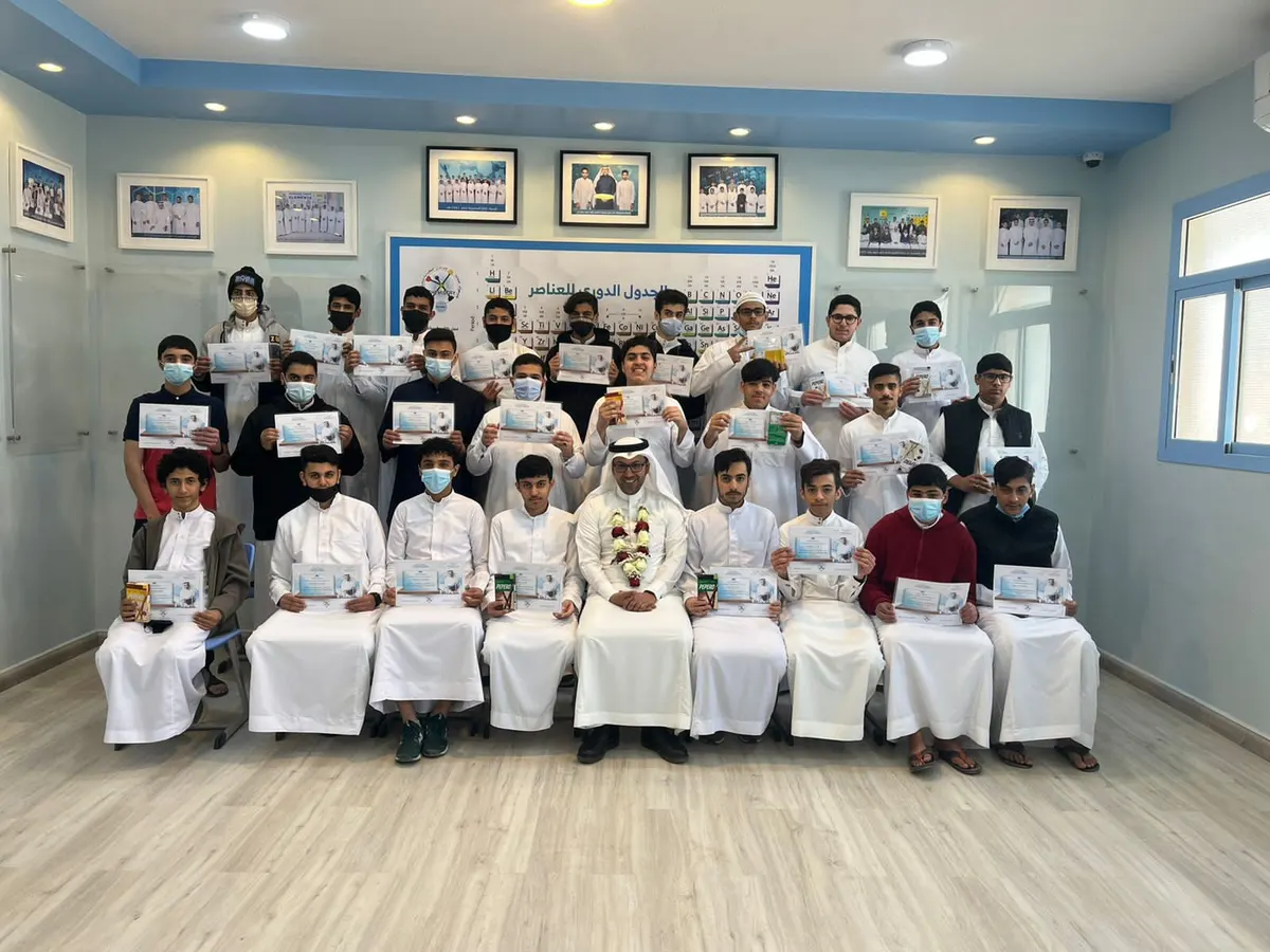 في العوامية.. متميزون واظبوا على الحضور والمشاركة.. المعلم زكريا المياد يكرم تلاميذه.. تعرف على الأسماء