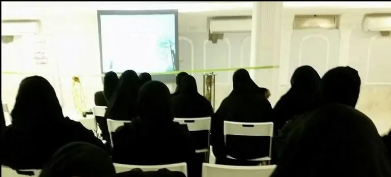 في عطاء القطيف.. 12 سيدة يتدرّبن على التصميم الجرافيكي