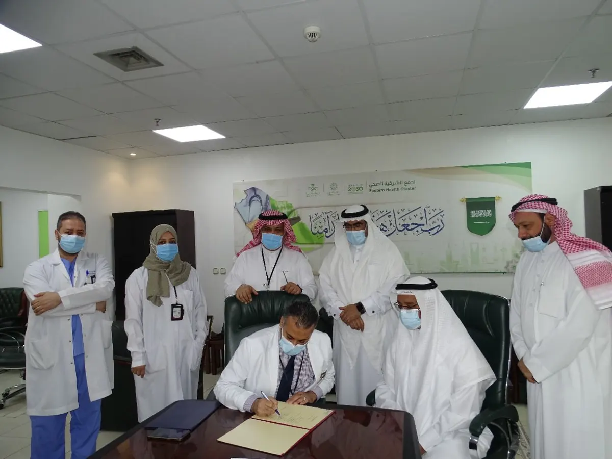 في القديح.. «مضر» يوقع شراكة مع «شبكة القطيف الصحية».. تضمنت تخصيص اختصاصي عظام واستشاري أمراض كلى كمتطوعين