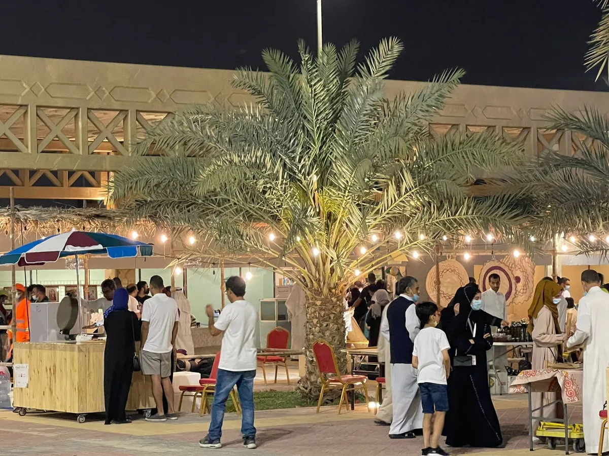 بالصور.. عرس تراثي وفني وثقافي بالقطيف.. «البراحة» تبدأ احتضان زوارها