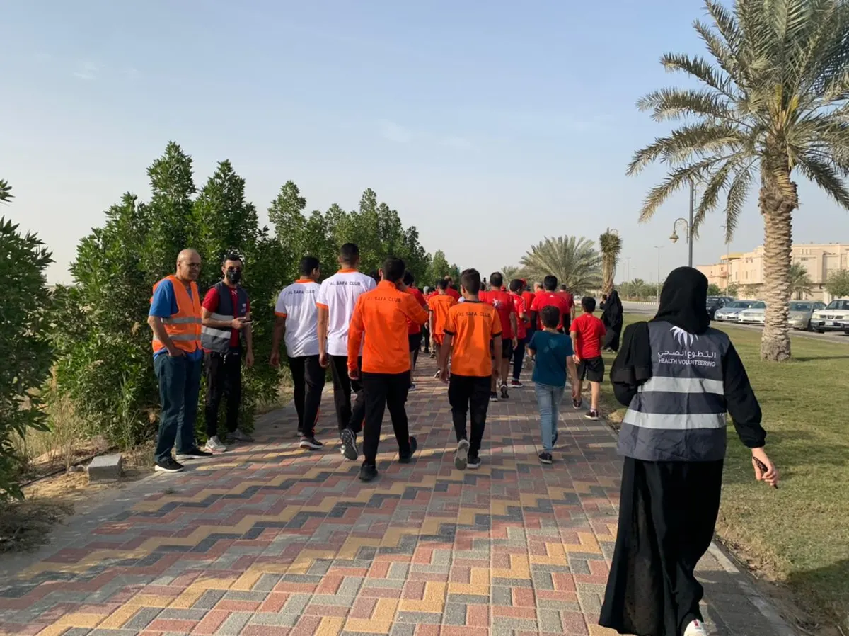في صفوى.. 400 مشارك يحرقون سعراتهم الحرارية الزائدة بـ«امشِ 30»