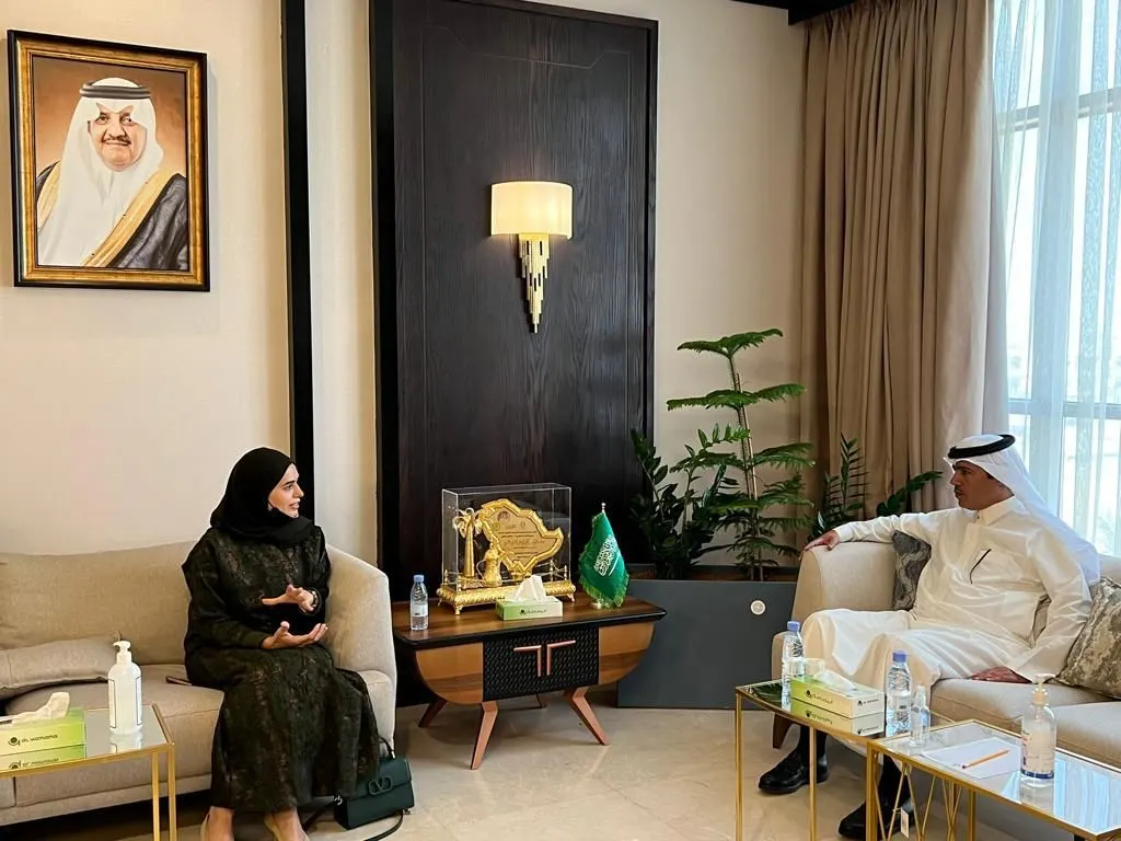 في القطيف.. رئيس البلدية يستقبل فريق «شباب الشرقية».. اطلع على مشاريعهم المستقبلية.. وأكد دورهم في تطور المجتمعات ونمائها