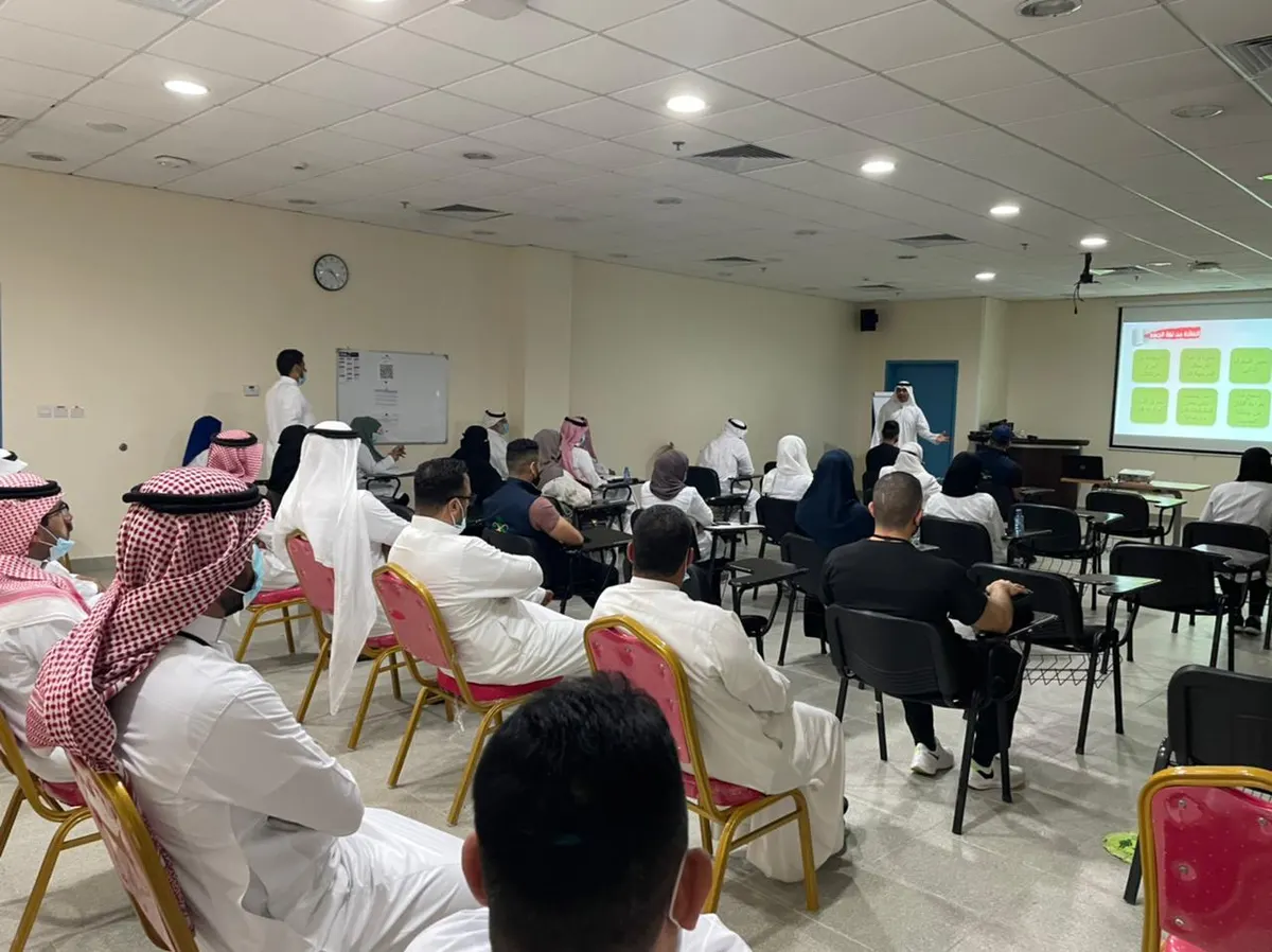 في القطيف.. مآب الحايك يدرب منسوبي صحة القطيف على«لغة الجسد»