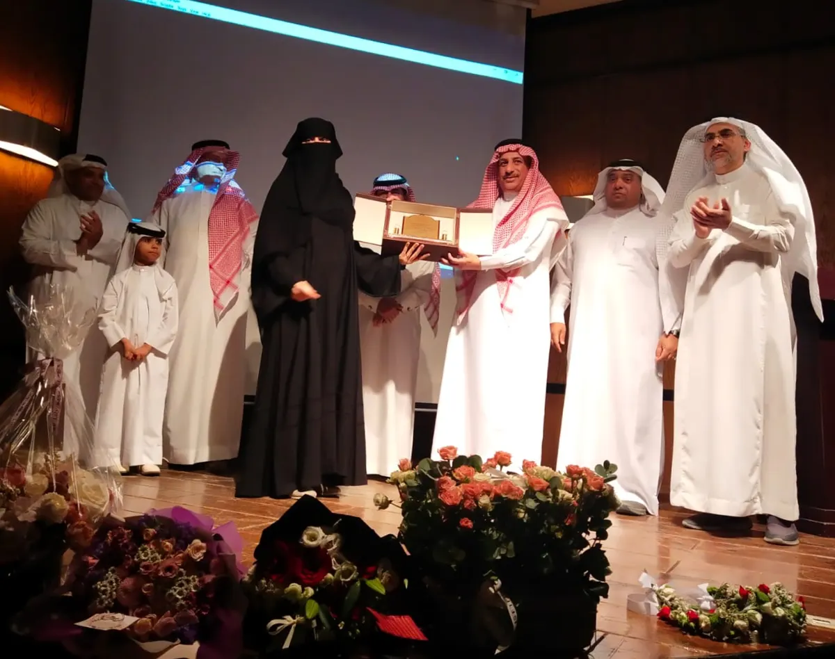 خيرية القطيف تقف شكرًا لـ وداد آل يحيى.. تنحنت عن تعليم الفيزياء واحتضنت أبناء الروضة 20 عامًا