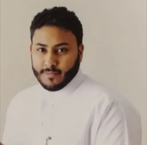 من القطيف .. «يوسف» ينير أسرتي «التاروتي» و«العواد»