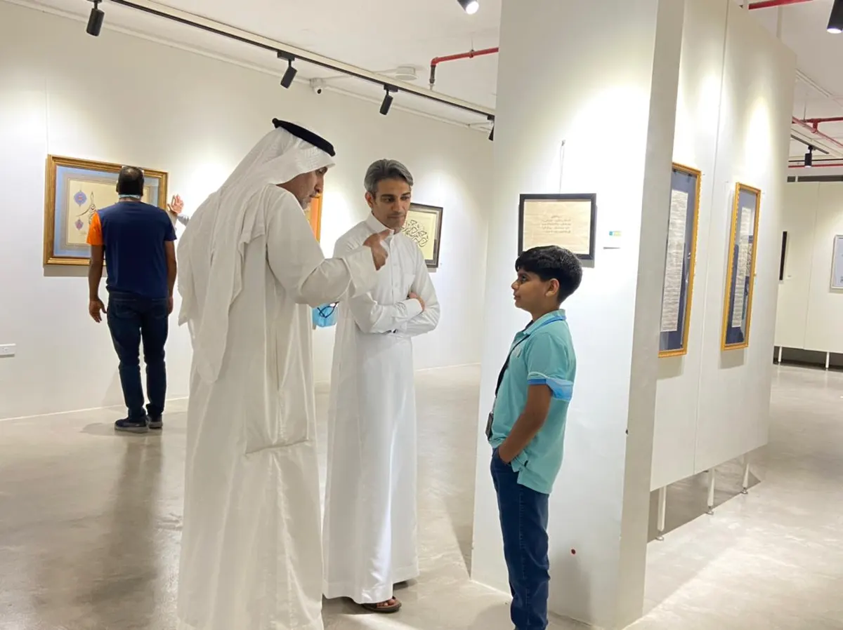 من «جماليات الخط».. ابن الثانية عشرة حسين بزرون يباري عمالقة الخط في القطيف بـ«فاتحة الكتاب»