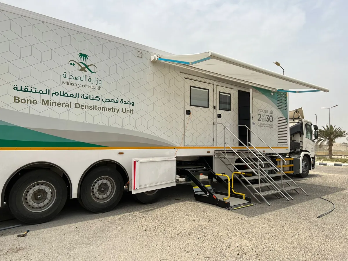 سيارة متنقلة لفحص هشاشة العظام في القطيف.. بتحويل من المراكز الصحية لـ من هم في الـ 60