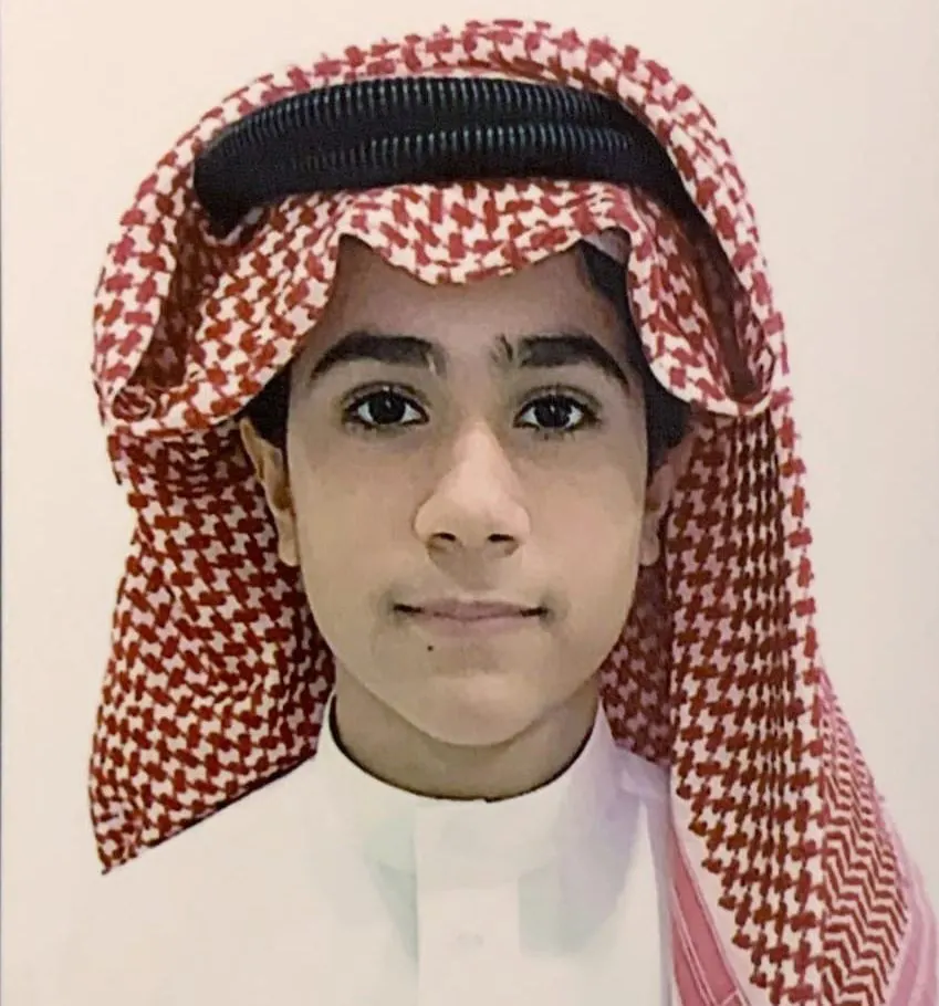 نظير مشاركته المتميزة في أولمبياد اللغة الإنجليزية العالمي 2022.. «حيدر الشكر» على منصة التكريم