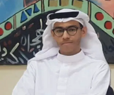 نظير مشاركته المتميزة في أولمبياد اللغة الإنجليزية العالمي 2022.. «أحمد آل حسين» على منصة التكريم
