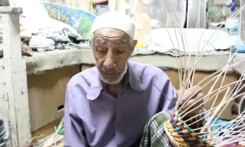 من التوبي.. العسيف في رحلة تجاوزت ربع قرن مع صناعة السلال.. يرويها محمد الحمادي في 7 دقائق