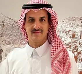 من أم الساهك.. نظير مشاركته بملتقى الوحيين الشريفين للخطاطين في المملكة.. دارة الملك عبدالعزيز تكرّم الخطاط «جابر هروبي»