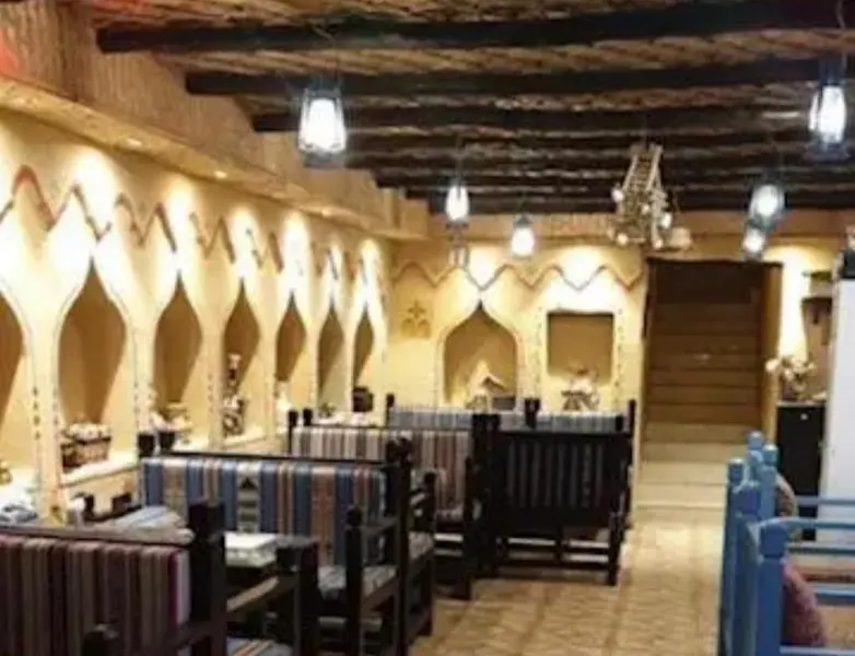 للتقبيل.. مطعم ذو طابع تراثي شعبي قائم بموقع إستراتيجي بالقطيف