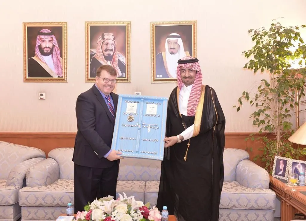 خلال لقائه بـ الخريف.. القنصل الأمريكي يشيد بتميز القطيف سياحيًا وتنمويًا