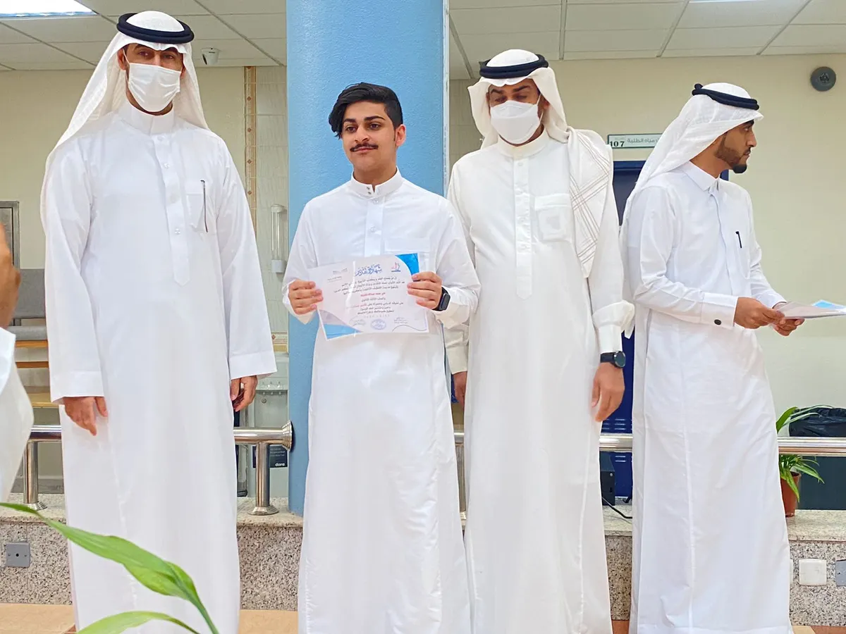 بالأسماء.. ثانوية القطيف تكرّم متفوقيها