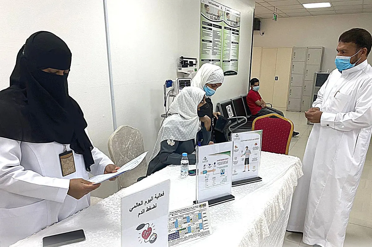 بعدة فعاليات.. مركزي القطيف يكافح التدخين ويحتفي باليوم العالمي لارتفاع ضغط الدم
