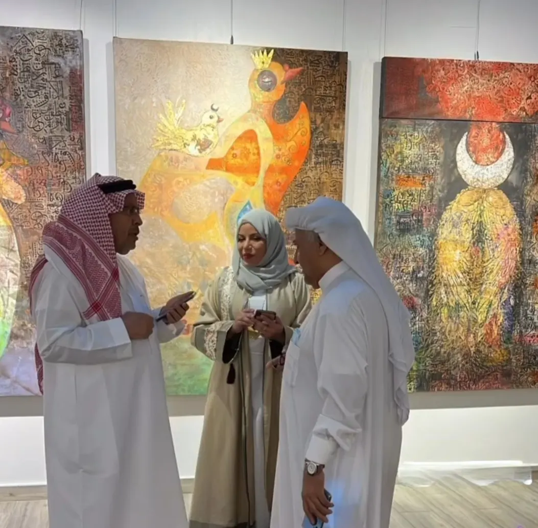 من القطيف.. «تراث» منير الحجي و«حاضر مدينة» لـ مهدية آل طالب تجاور فنون الحرز والمجرشي في الرياض