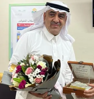 لجهوده في الحصول على «الاعتماد المدرسي الذهبي».. الحاج منصور كبيش يكرّم مدير مدرسة الجش الثانوية للبنين «محمد البحراني»