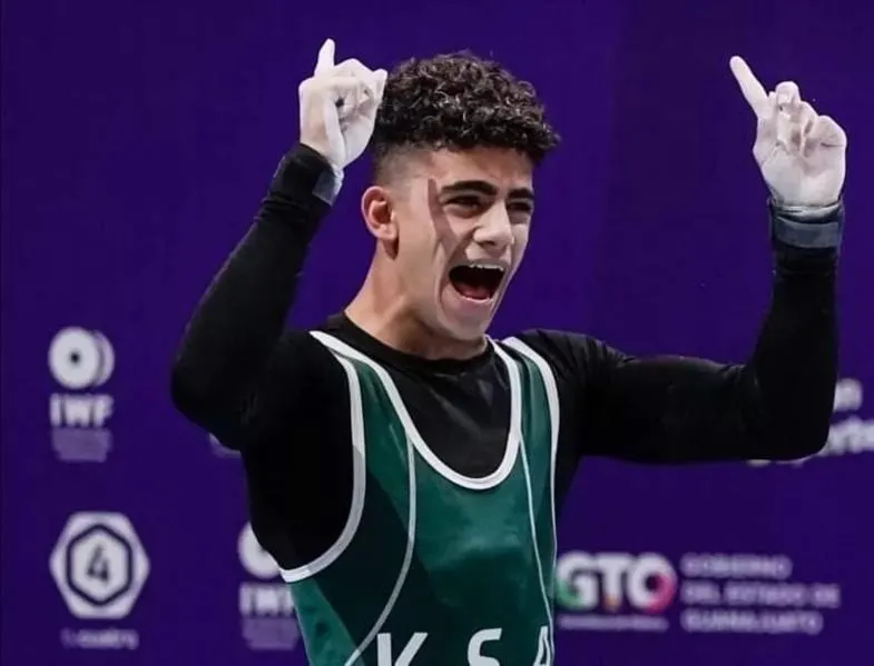من القطيف.. وزير الرياضة يهنئ الرباع علي مجيد خليتيت لتحقيقه ذهبية «الخطف» في بطولة العالم لرفع الأثقال