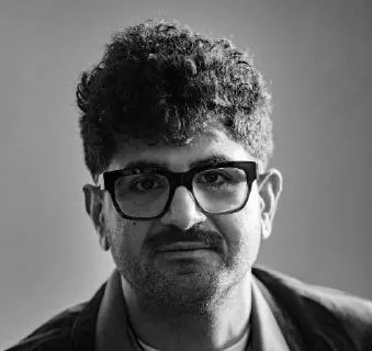 من سيهات.. مجتبى المدلوح يفوز بجائزة أفضل سيناريو طويل في مهرجان أفلام السعودية