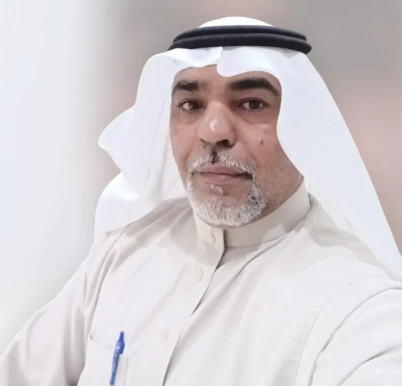 من حلة محيش.. نظير جهوده في إنجاح حفل طلاب السنة الرابعة.. كلية التمريض تكرّم «موسى البطران»