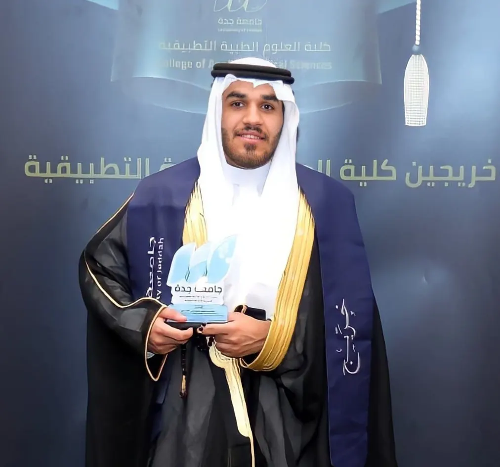 من العوامية.. مع مرتبة الشرف الثانية.. جامعة جدة تمنح «حسن المحسن» بكالوريوس تقنية الأشعة التطبيقية بتخصص التصوير الطبقي