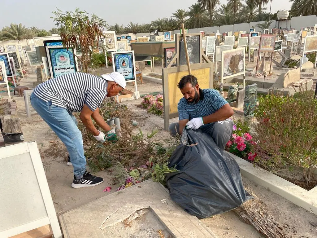 «أمواتنا أعزاء» تستقطب 37 متطوعًا في مقبرة جزيرة تاروت.. شاهد الصور