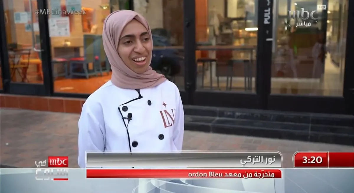 من تاروت.. نور علي التركي تركت تخصصها في العلوم الطبية لتبدأ رحلة تحقيق طموحها في صناعة الحلويات.. فيديو